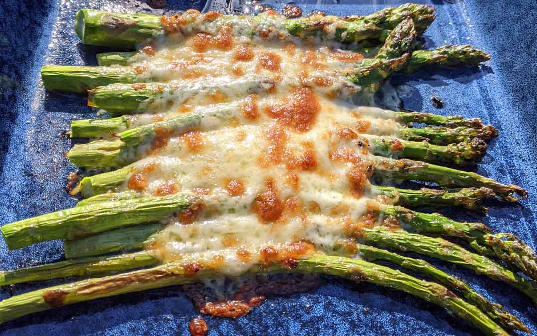 Cheesy garlic roasted asparagus